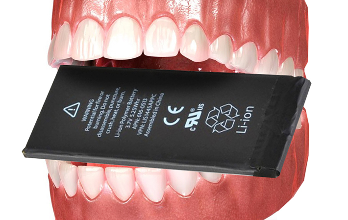 1 người dùng iPhone cắn thử pin iPhone và kết quả… BOOM!!! 3